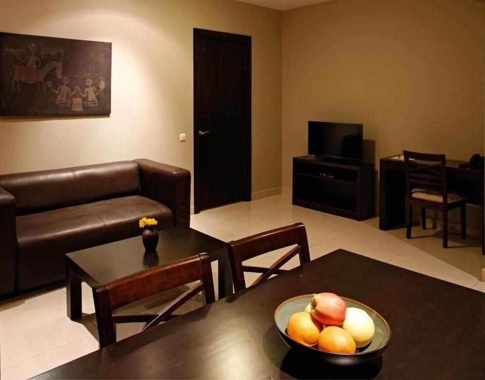 Hotel Meg Erévan Extérieur photo