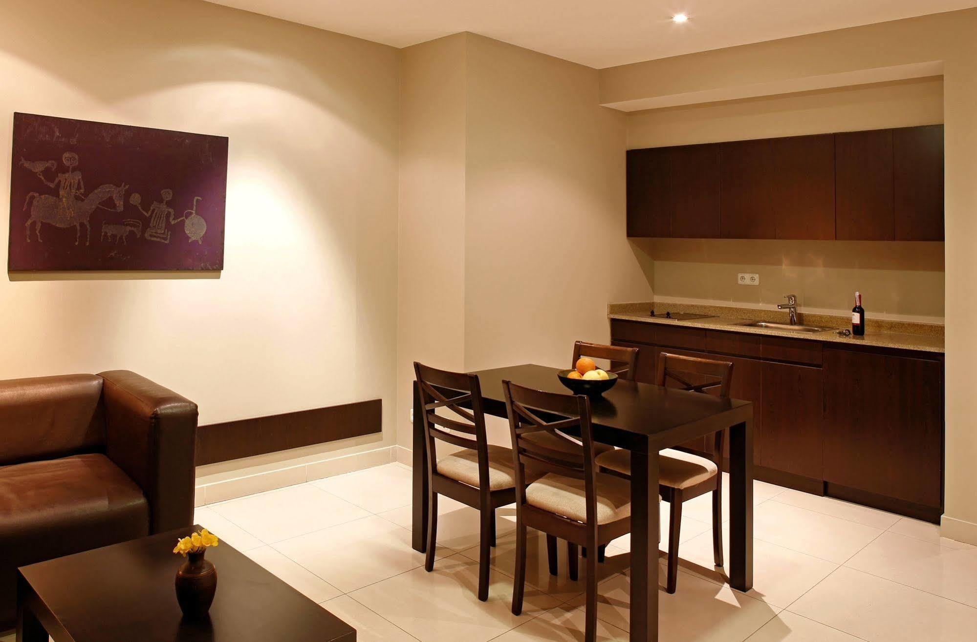 Hotel Meg Erévan Extérieur photo
